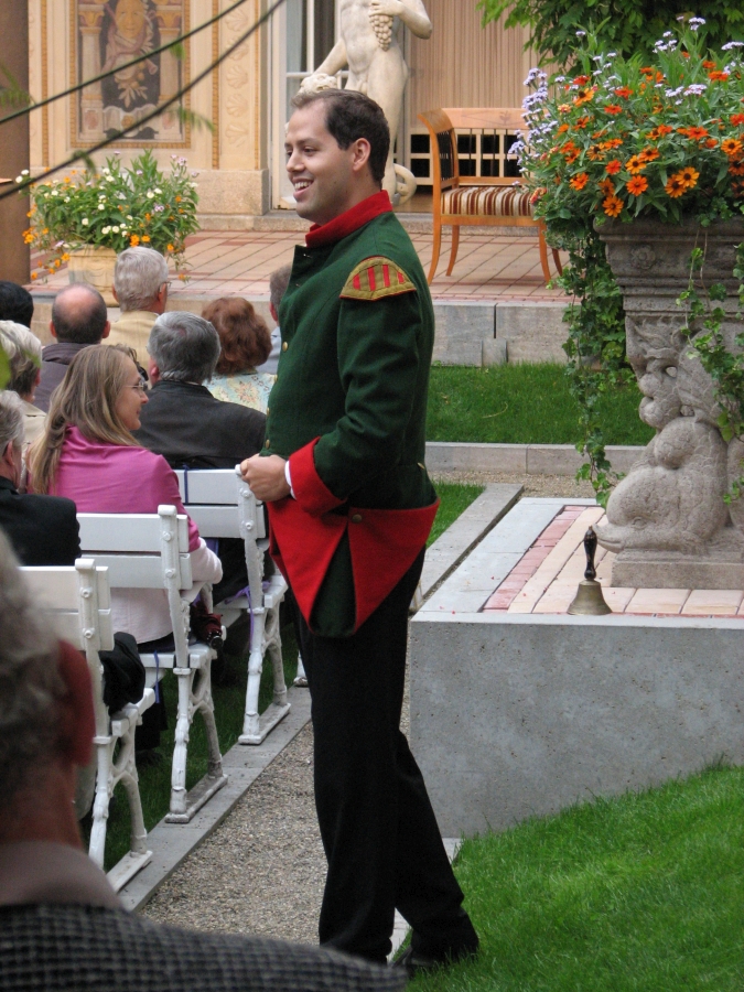 Zettelträger Papp in "Frühere Verhältnisse" (J. Nestroy), Festival Kissingen 2006