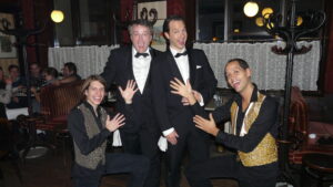 Am Set vom Musikvideo zu "Spucks aus!" mit Christian Zmeck und Michael Fischer im Café Hawelka (2011)